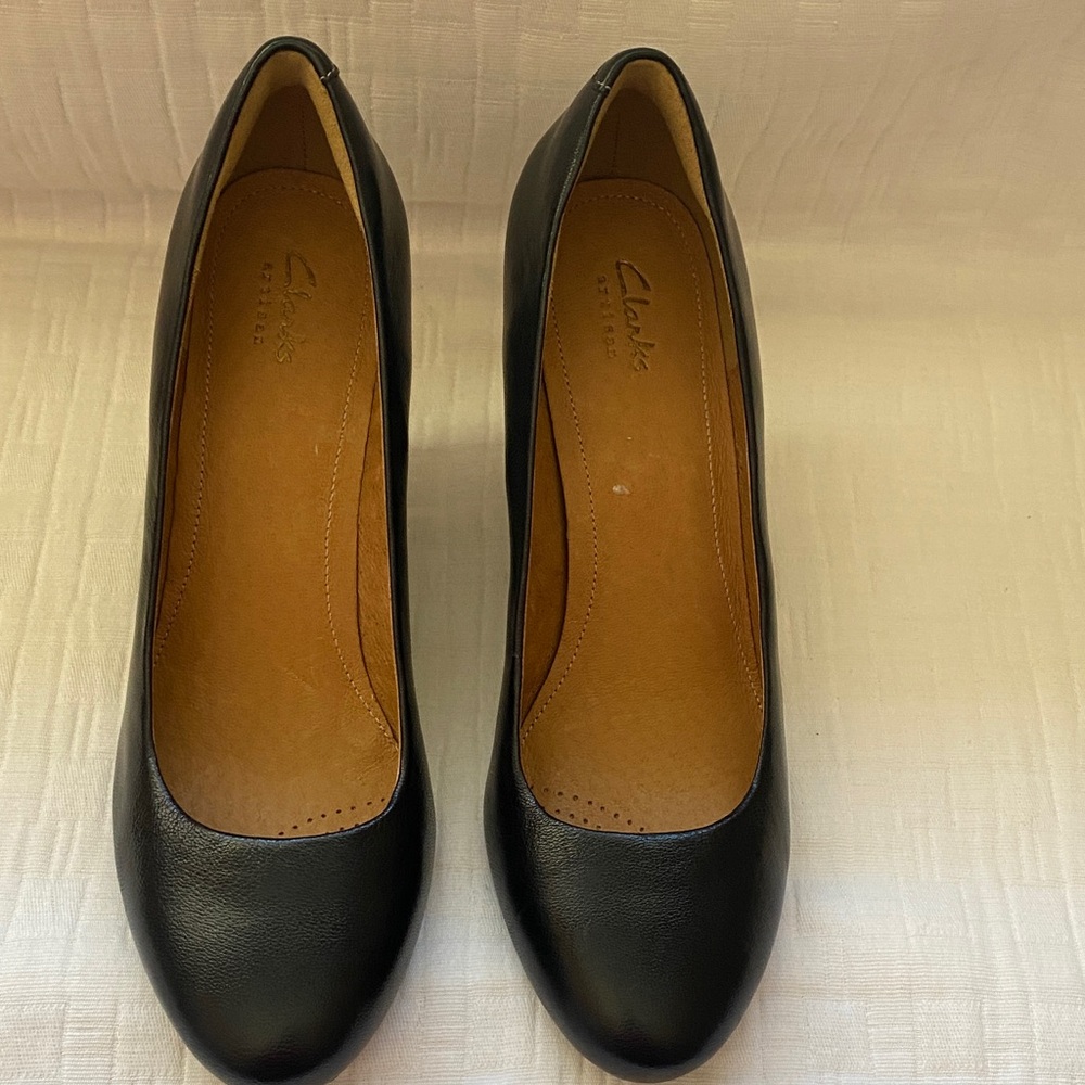 ClARKS Women's Black Leather Round-Toe Ballet Flats